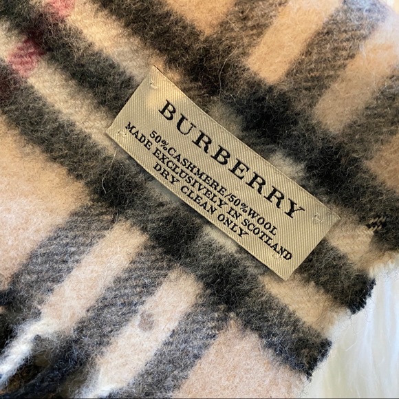 Additional pictures of my Burberry Check Scarf - Picture 11 of 11